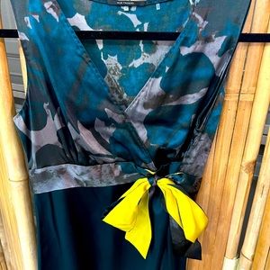 Elie Tahari. Silk blouse. Small